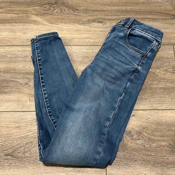 American Eagle Outfitters Denim - American Eagle high waisted skinny jeans. Next level stretch. Size 4 regular